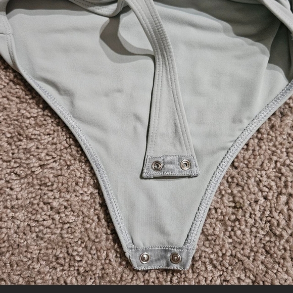 Babaton Square Neck Long Sleeve Bodysuit in Light Green - Picture 9 of 9